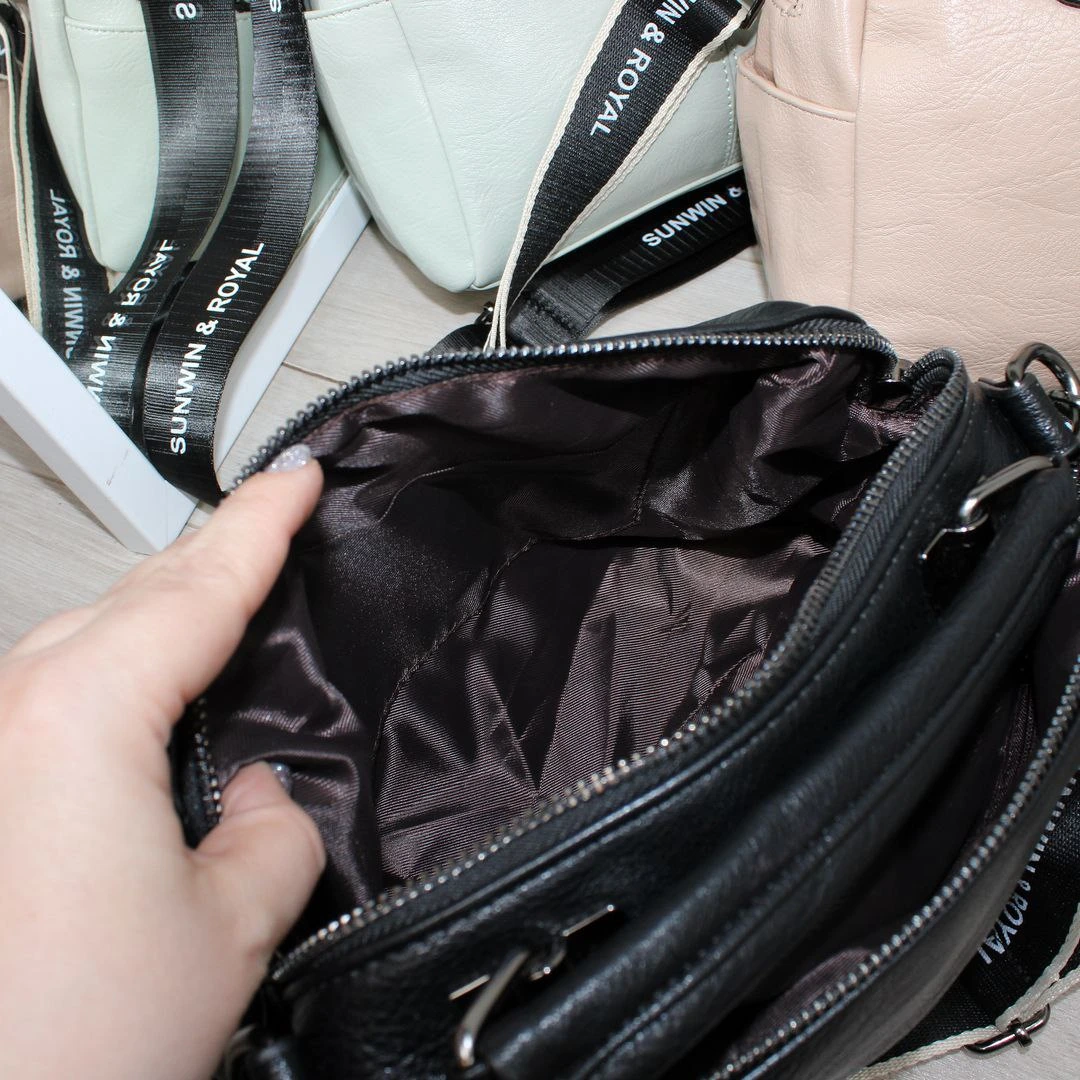 Жіноча сумка крос-боді чорна для ділових зустрічей з еко-шкіри